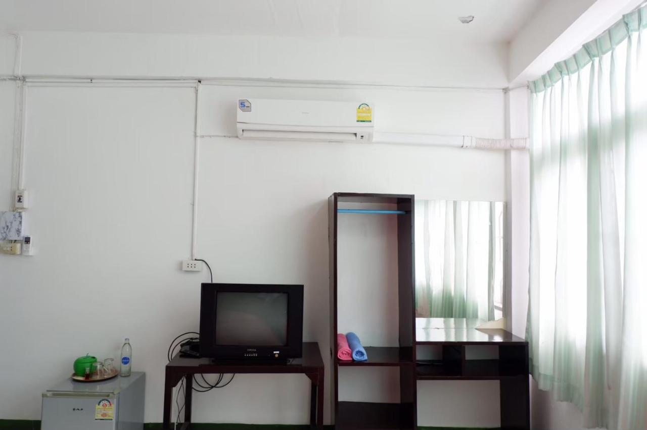 Chokchai Hotel Ban Huai Maenam Noi エクステリア 写真