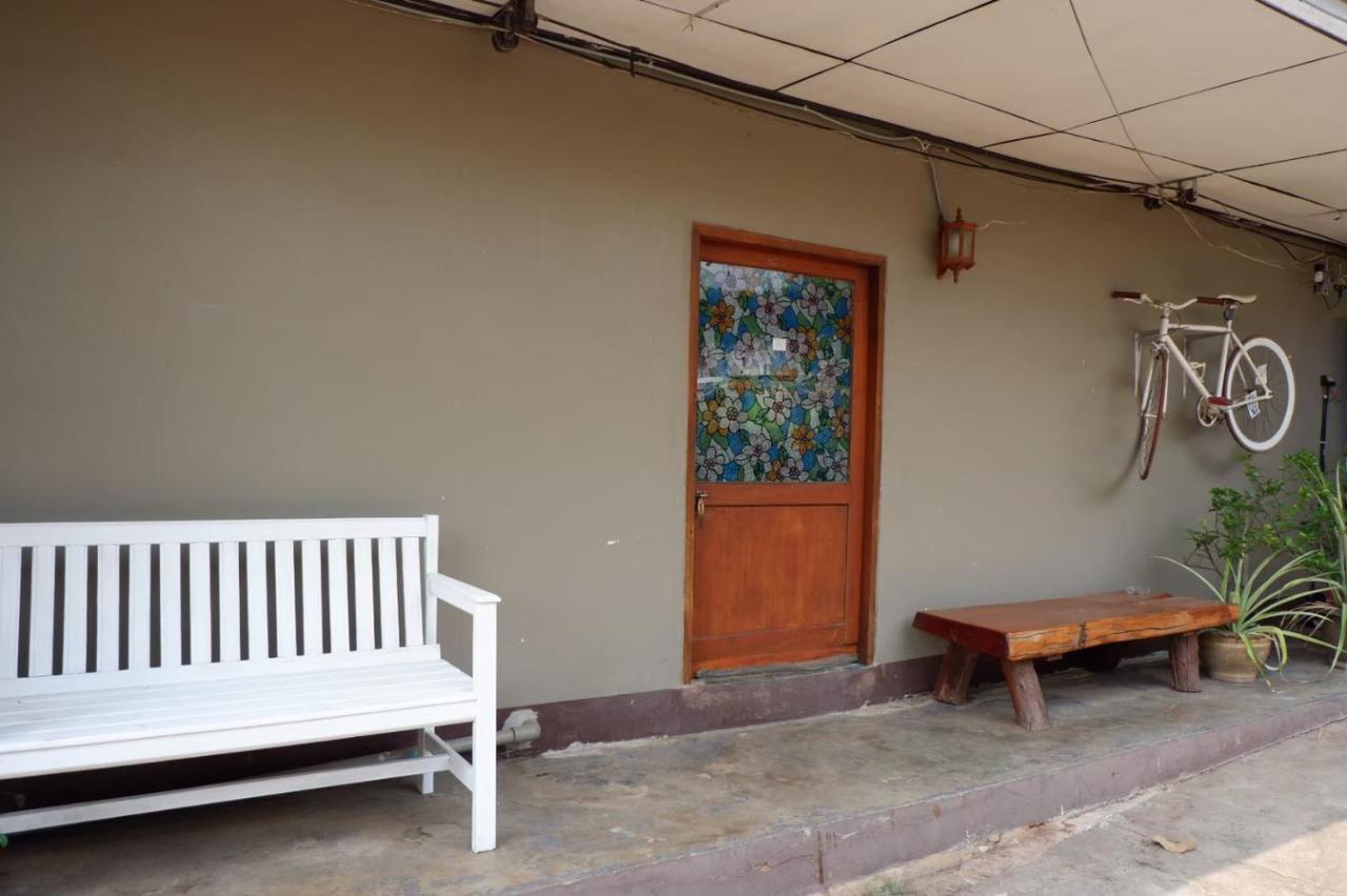 Chokchai Hotel Ban Huai Maenam Noi エクステリア 写真