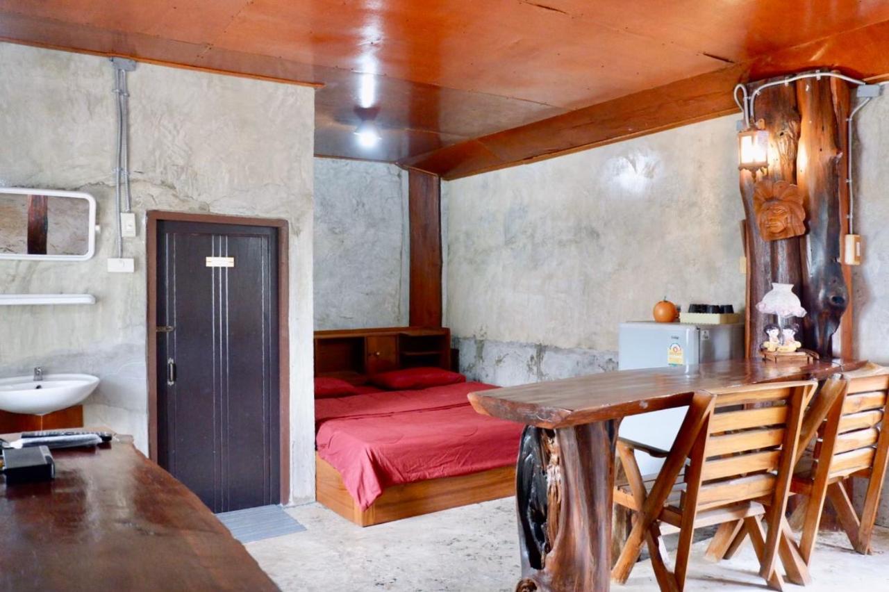 Chokchai Hotel Ban Huai Maenam Noi エクステリア 写真