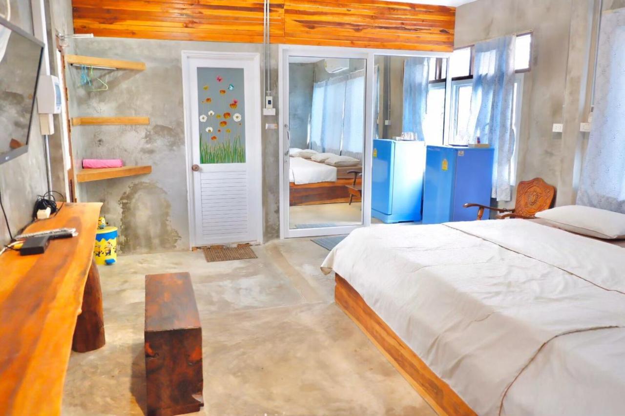 Chokchai Hotel Ban Huai Maenam Noi エクステリア 写真