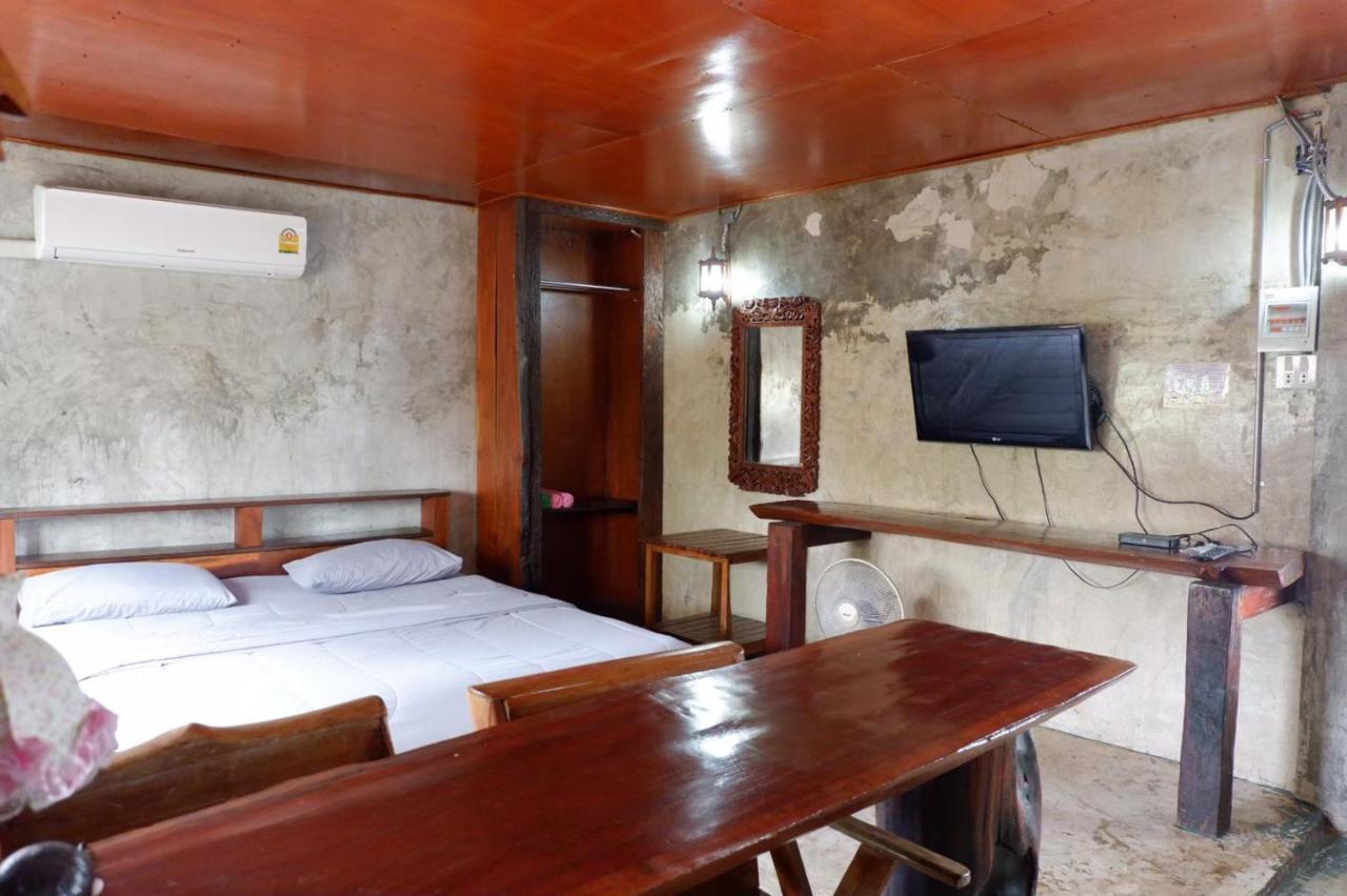 Chokchai Hotel Ban Huai Maenam Noi エクステリア 写真