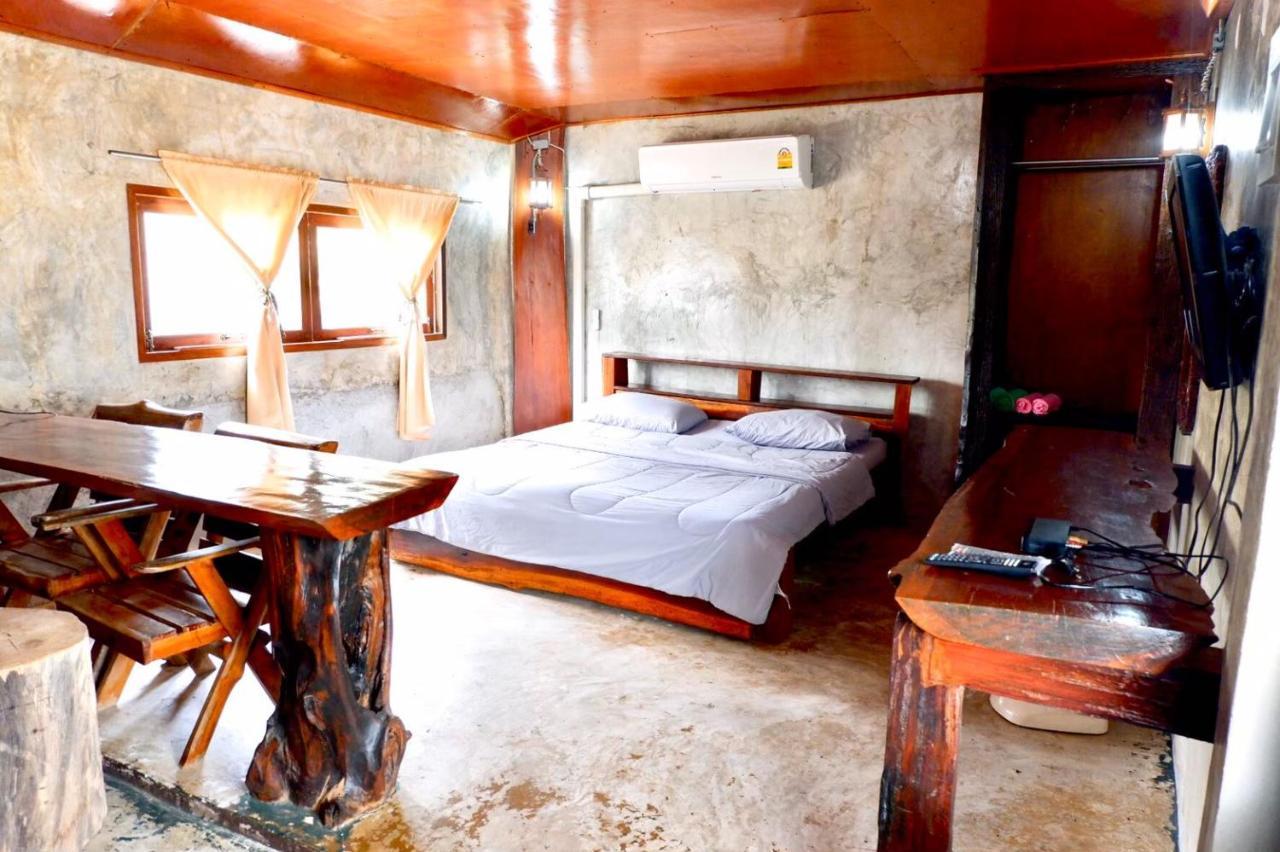 Chokchai Hotel Ban Huai Maenam Noi エクステリア 写真