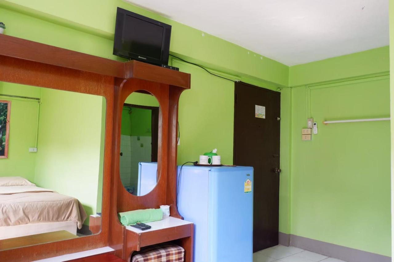 Chokchai Hotel Ban Huai Maenam Noi エクステリア 写真