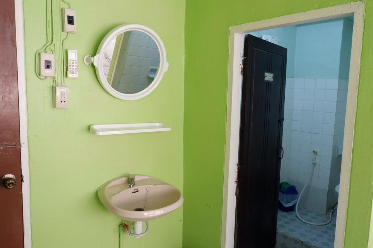 Chokchai Hotel Ban Huai Maenam Noi エクステリア 写真