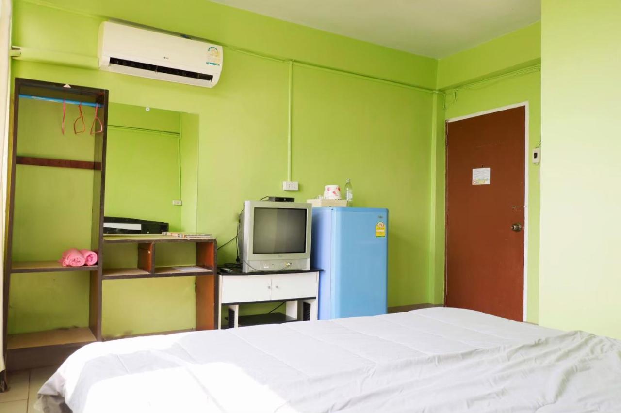 Chokchai Hotel Ban Huai Maenam Noi エクステリア 写真