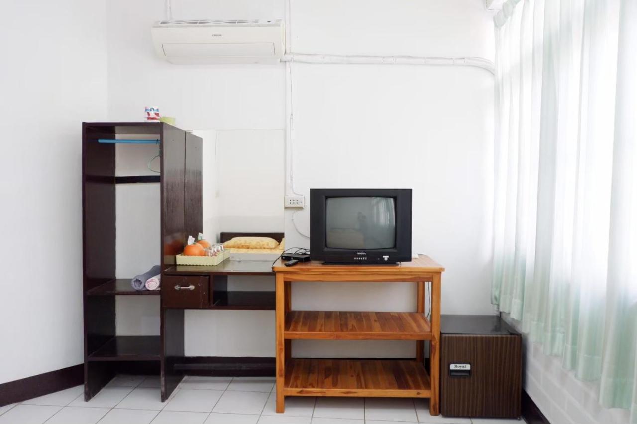Chokchai Hotel Ban Huai Maenam Noi エクステリア 写真