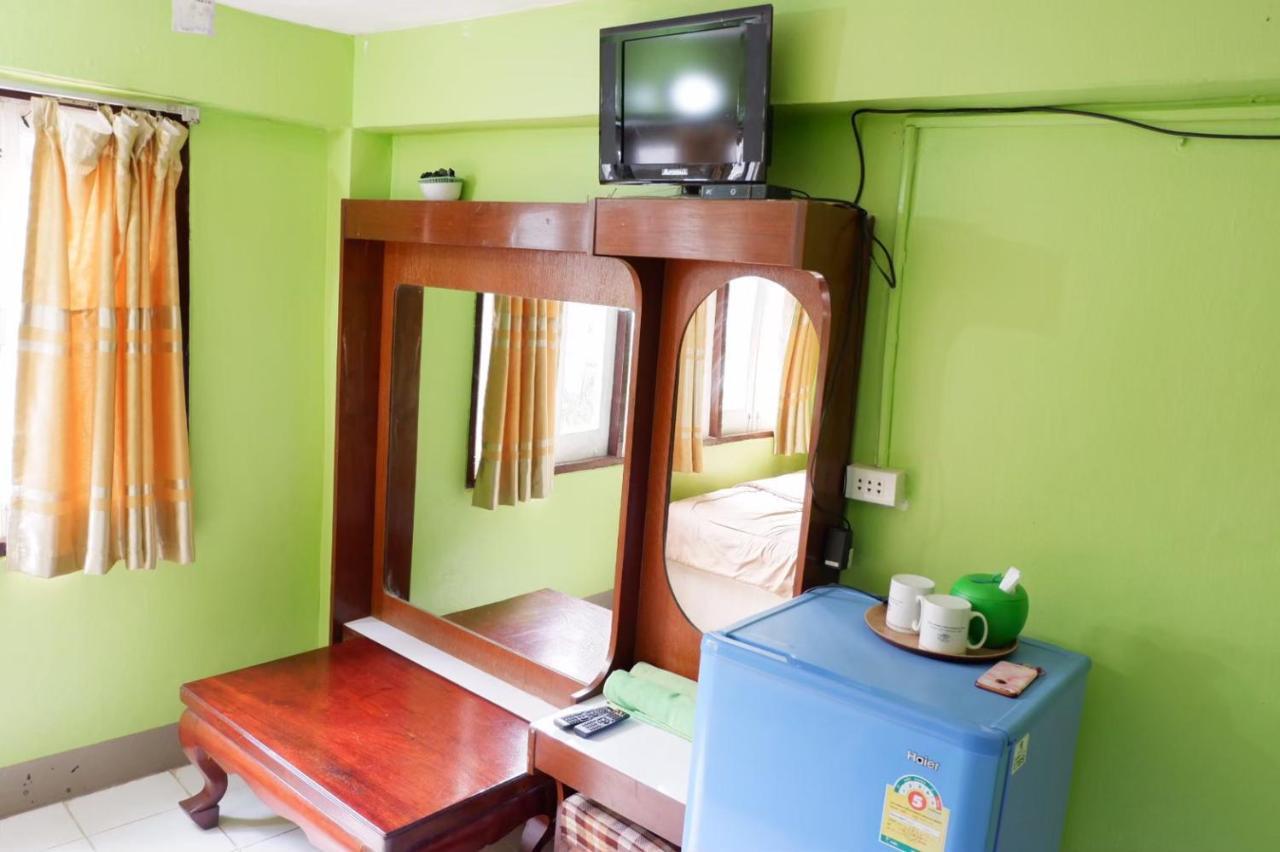 Chokchai Hotel Ban Huai Maenam Noi エクステリア 写真