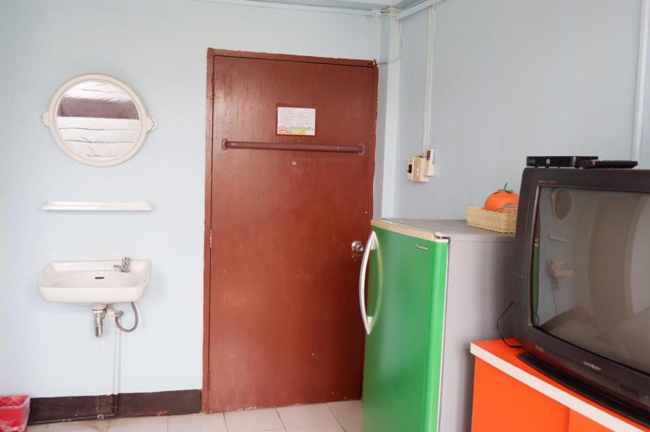 Chokchai Hotel Ban Huai Maenam Noi エクステリア 写真