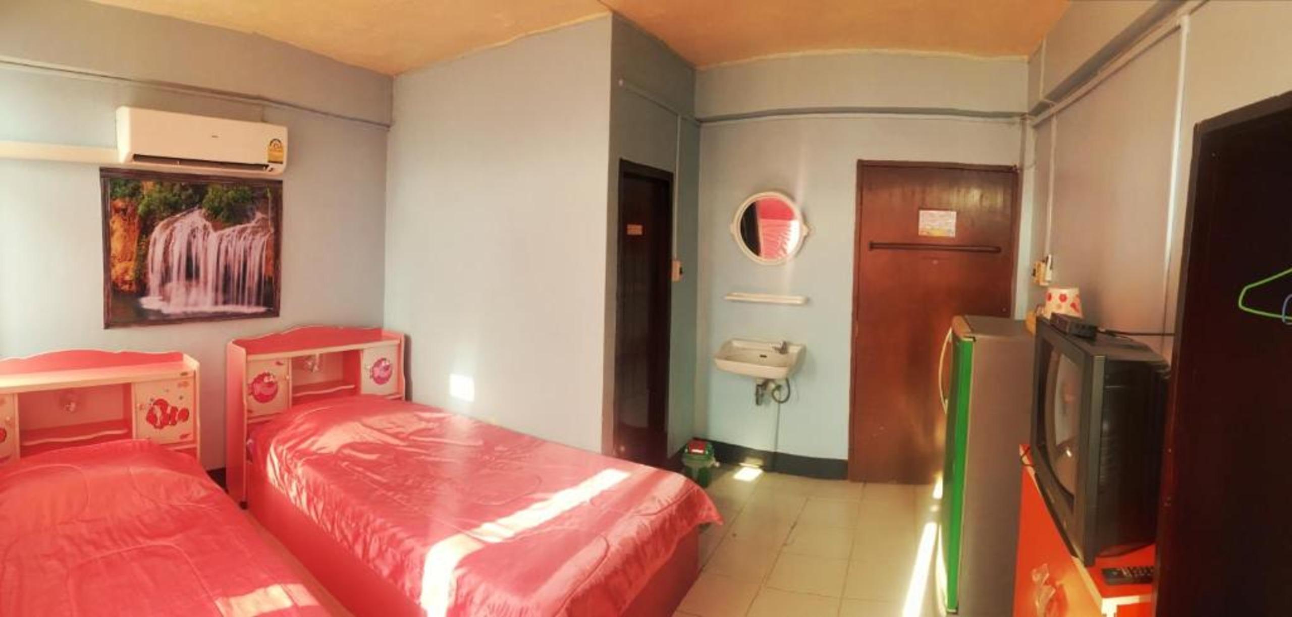 Chokchai Hotel Ban Huai Maenam Noi エクステリア 写真