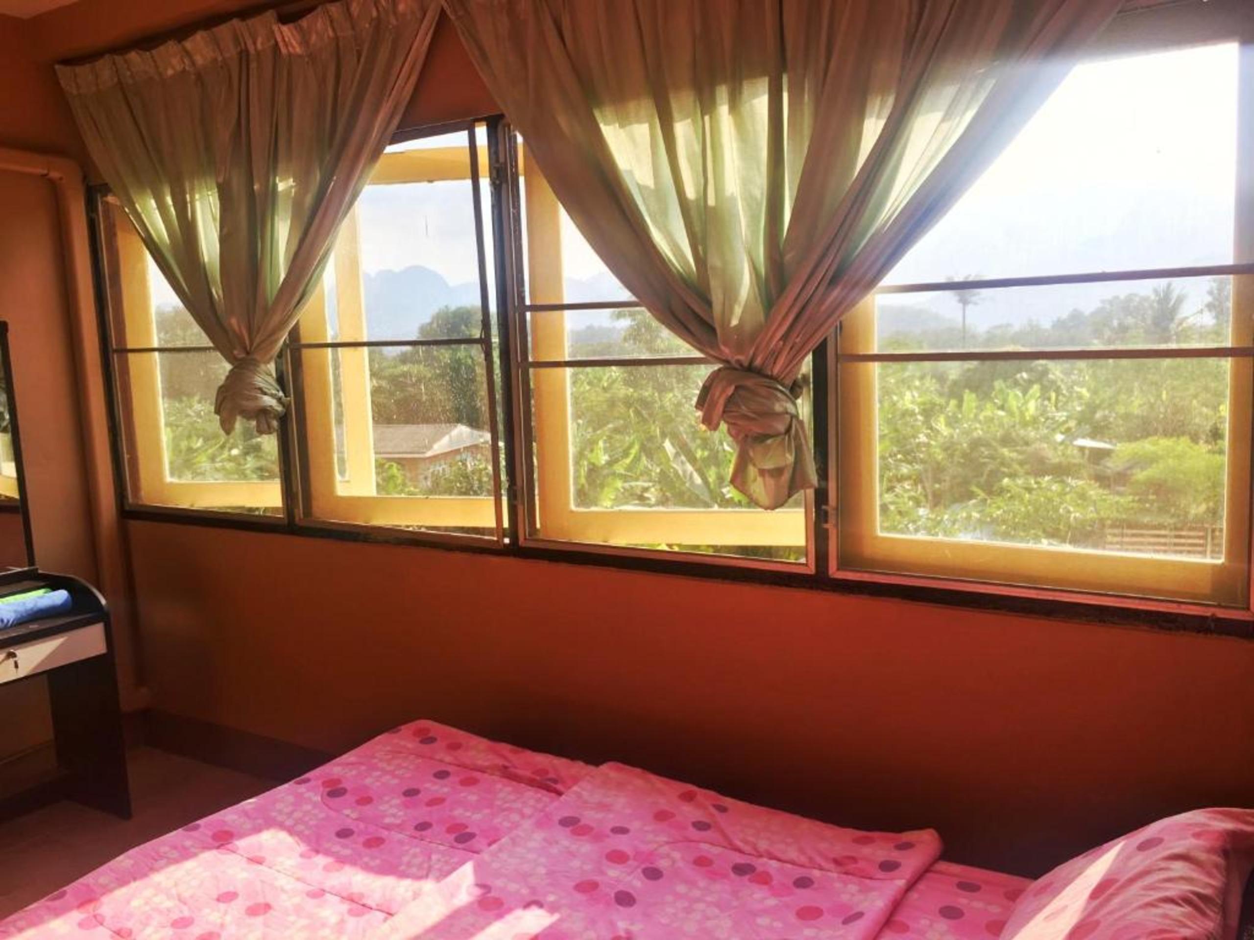 Chokchai Hotel Ban Huai Maenam Noi エクステリア 写真