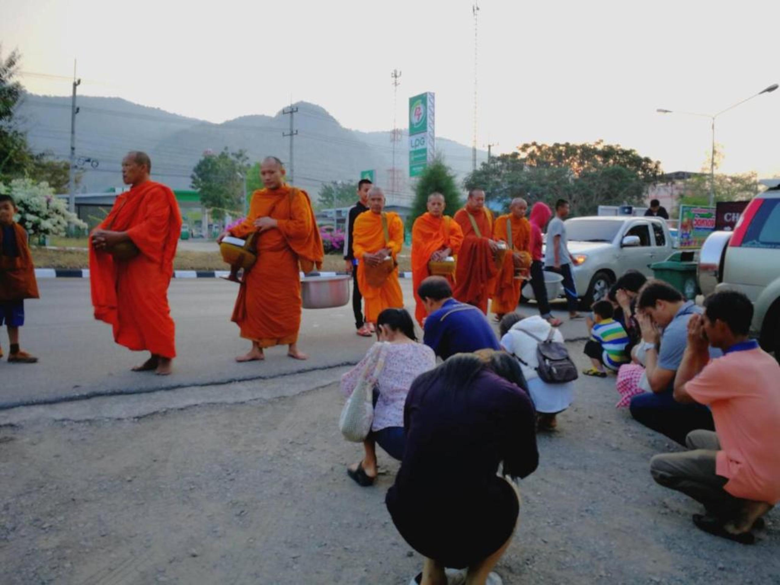 Chokchai Hotel Ban Huai Maenam Noi エクステリア 写真