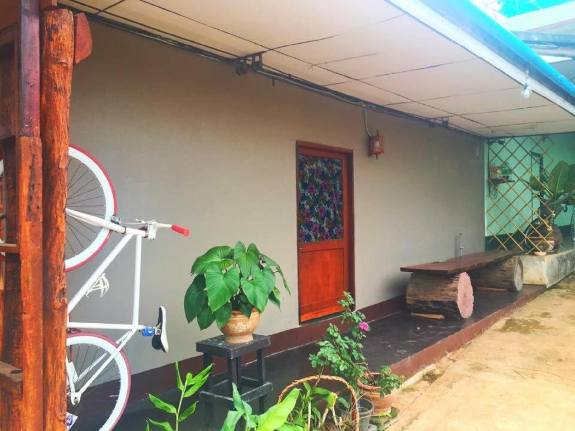 Chokchai Hotel Ban Huai Maenam Noi エクステリア 写真