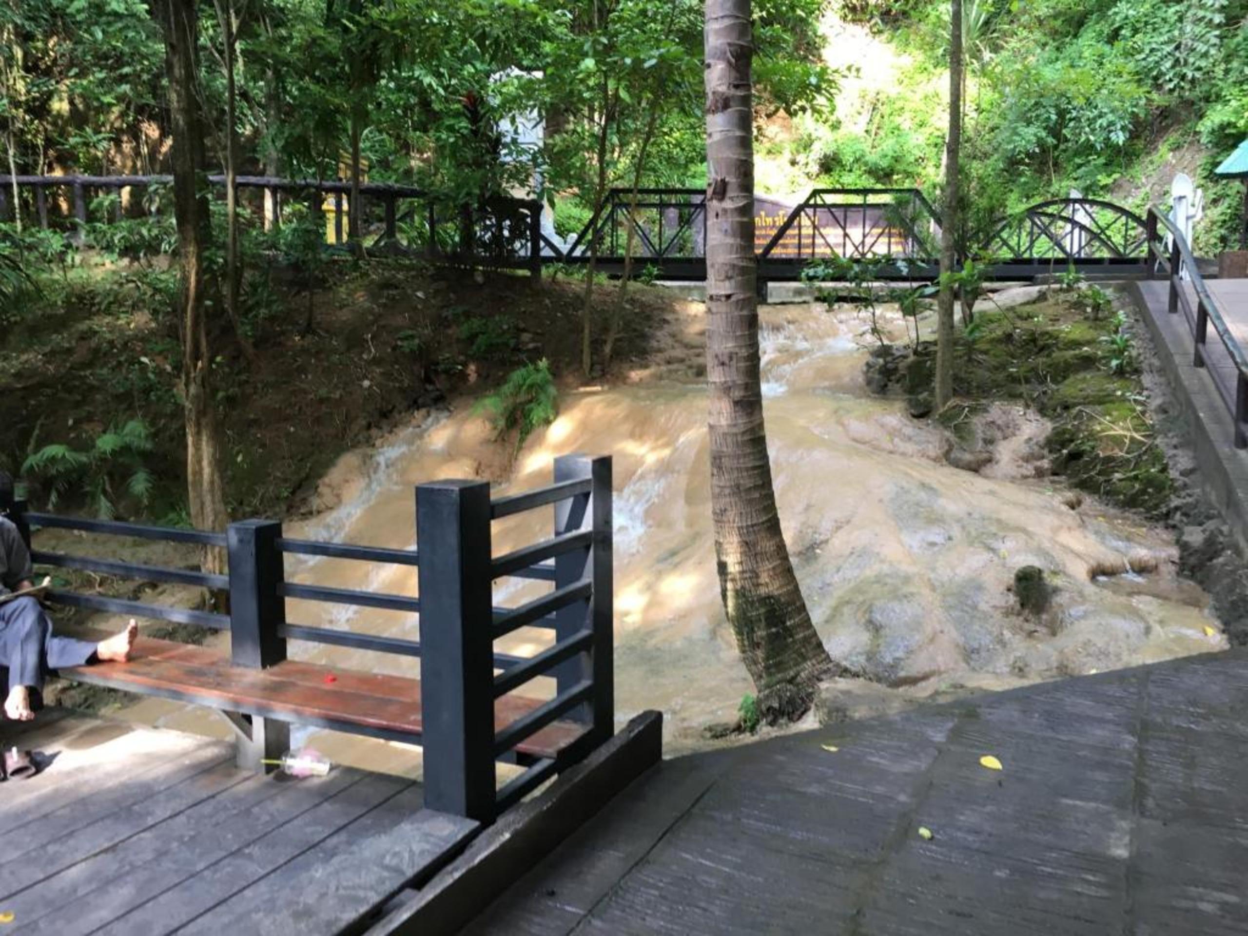 Chokchai Hotel Ban Huai Maenam Noi エクステリア 写真